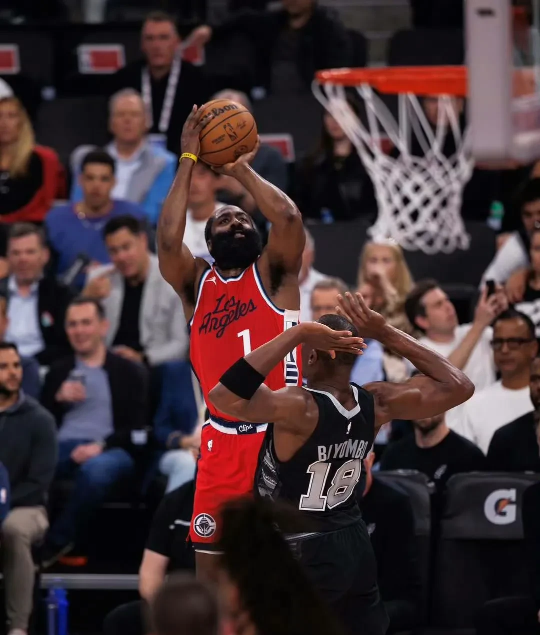 包含集结日突围战来临；洛杉矶湖人围绕西甲强势反弹；话题不断；训练强度明显提升的词条