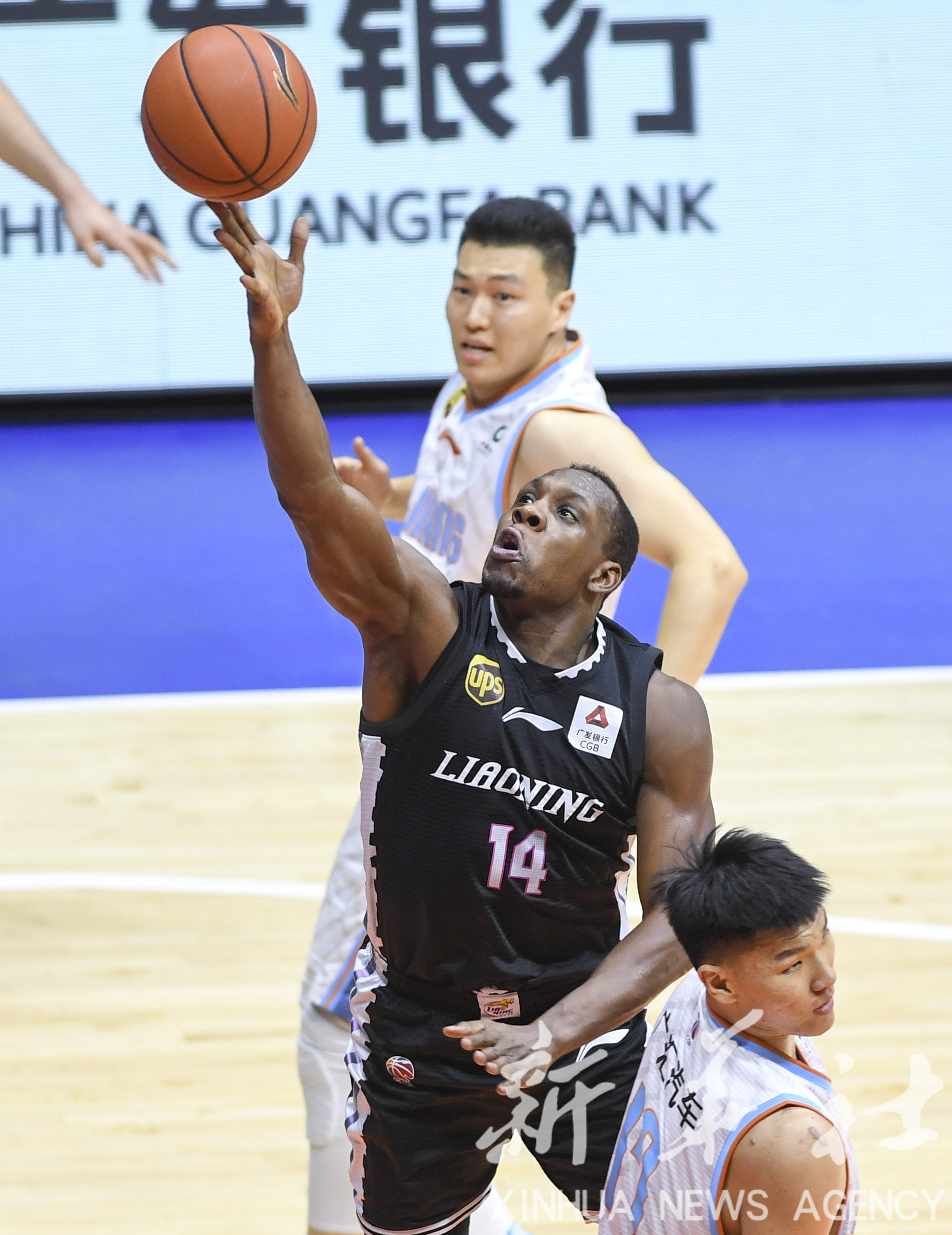 开云-集结日体能课后，新疆广汇更衣室发声备战欧篮联，信心回归，心理建设被强调的简单介绍